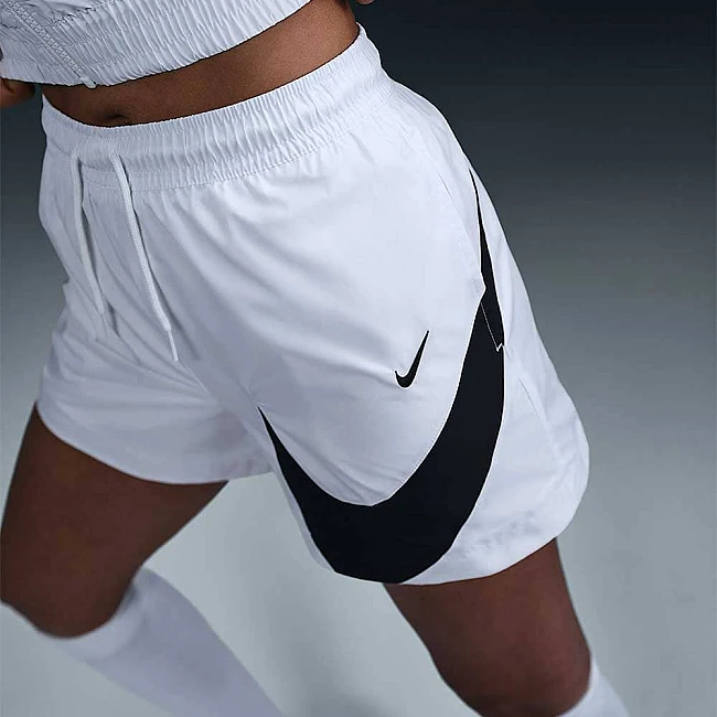 ДАМСКИ КЪСИ ПАНТАЛОНИ NIKE HM8979-100 NSW CLS WVN MR 5IN LOGO SHORT БЕЛИ