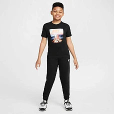 ДЕТСКА ТЕНИСКА ЗА МОМЧЕ NIKE HQ3243-010 NSW TEE PHOTO ЧЕРНА