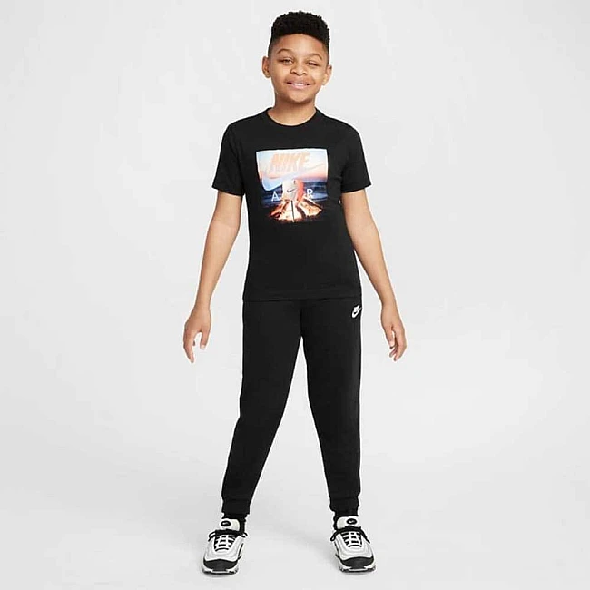 ДЕТСКА ТЕНИСКА ЗА МОМЧЕ NIKE HQ3243-010 NSW TEE PHOTO ЧЕРНА