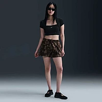 ДАМСКИ КЪСИ ПАНТАЛОНИ NIKE HQ5704-220 NSW CHLL FT MR 4IN AOP SHT КАФЯВИ