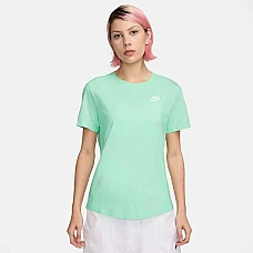 ДАМСКА ТЕНИСКА NIKE DX7902-353 NSW CLUB SS TEE СВЕТЛОЗЕЛЕНА