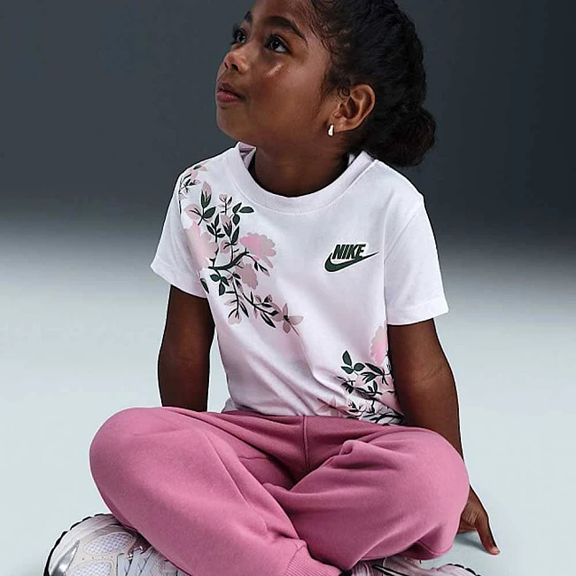 ДЕТСКА ТЕНИСКА ЗА МОМИЧЕ NIKE 36N137-001 PRINTED CLUB RINGLET БЯЛА