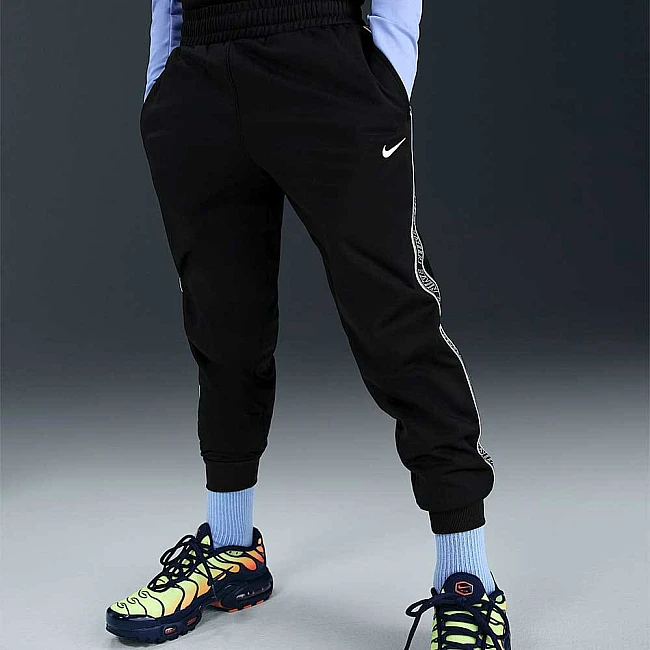 ДЕТСКО ДОЛНИЩЕ ЗА МОМЧЕ NIKE HQ9322-010 NSW DF CLUB+ POLY JGGR ЧЕРНО