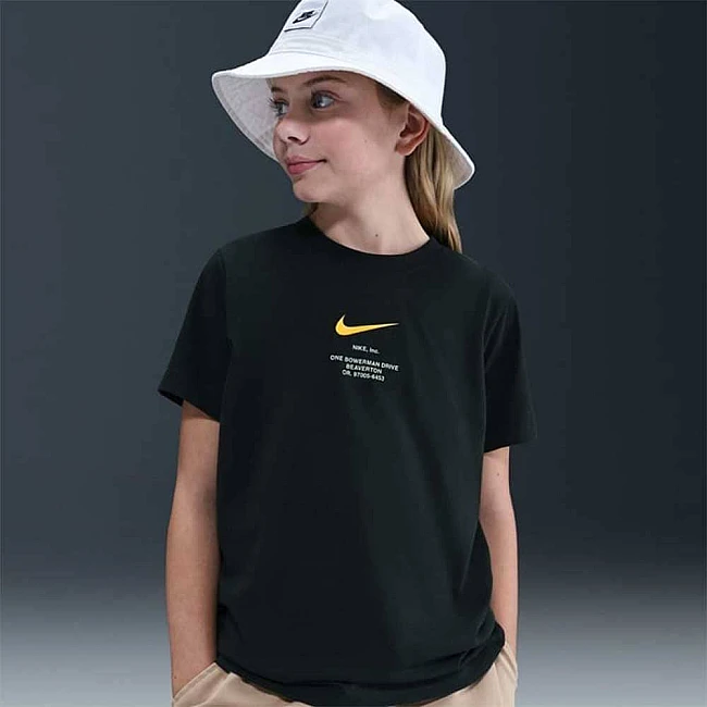ДЕТСКА ТЕНИСКА ЗА МОМЧЕ NIKE IH5202-010 NSW ATHL TEE REG ЧЕРНА