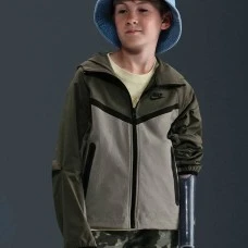 ДЕТСКО ГОРНИЩЕ ЗА МОМЧЕ NIKE HQ8911-320 NSW TCH WVN FZ JKT PD БЛЕДОЗЕЛЕНО/МАСЛИНЕНО ЗЕЛЕНО