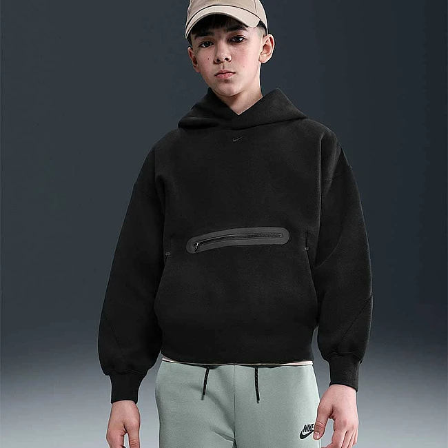 ДЕТСКИ СУИТШЪРТ ЗА МОМЧЕ NIKE HV1198-010 NSW TCH FLC OVRS PO HDY PD ЧЕРЕН