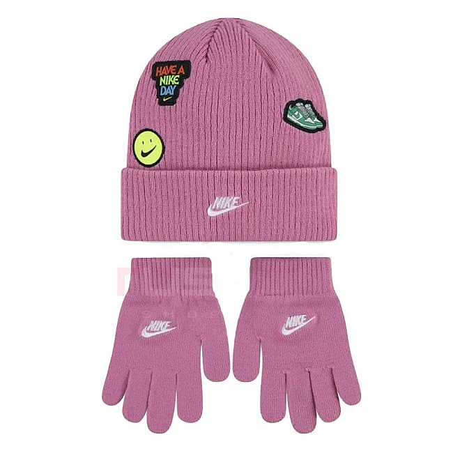 ДЕТСКА ЗИМНА ШАПКА И РЪКАВИЦИ NIKE 9A3135-ACG PATCH PEAK BEANIE SET РОЗОВИ - Lotus Sport ДЕТСКА ЗИМНА ШАПКА И РЪКАВИЦИ NIKE 9A3135-ACG PATCH PEAK BEANIE SET РОЗОВИ