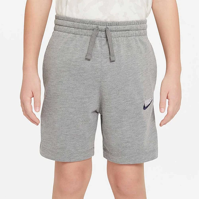 ДЕТСКИ КЪСИ ПАНТАЛОНИ ЗА МОМЧЕ NIKE DA0806-092 NSW SHORT JSY AA СИВИ