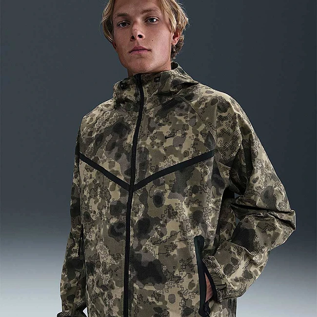 МЪЖКО ГОРНИЩЕ NIKE HV0979-210 TECH WVN JKT GX AOP МАСЛИНЕНО ЗЕЛЕНО/КАФЯВО