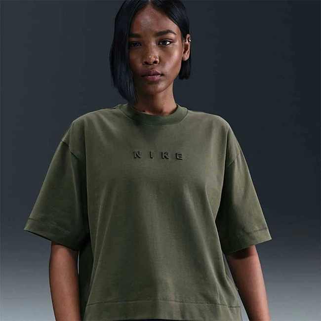ДАМСКА ТЕНИСКА NIKE HV4955-222 NSW LUXE SS TEE BOXY МАСЛИНЕНО ЗЕЛЕНА
