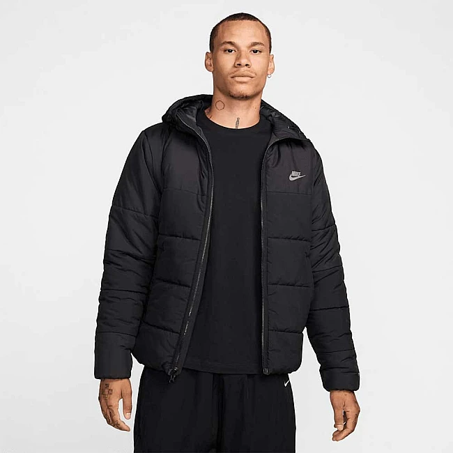 МЪЖКО ЯКЕ NIKE HF6825-010 NSW OW SYN FILL JKT ЧЕРНО - Lotus Sport МЪЖКО ЯКЕ NIKE HF6825-010 NSW OW SYN FILL JKT ЧЕРНО