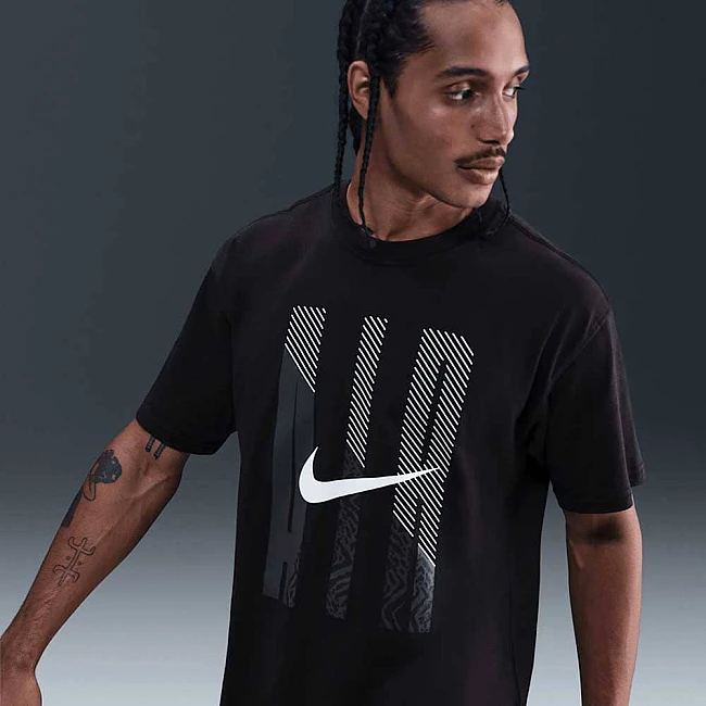 МЪЖКА ТЕНИСКА NIKE HV0135-010 NSW TEE M90 NIKE AIR HO25 ЧЕРНА - Lotus Sport МЪЖКА ТЕНИСКА NIKE HV0135-010 NSW TEE M90 NIKE AIR HO25 ЧЕРНА