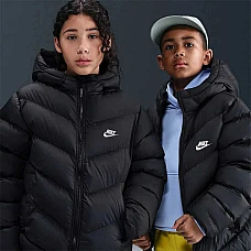 ДЕТСКО ЯКЕ NIKE HQ4976-010 NSW TF ADP PUFFER ЧЕРНО