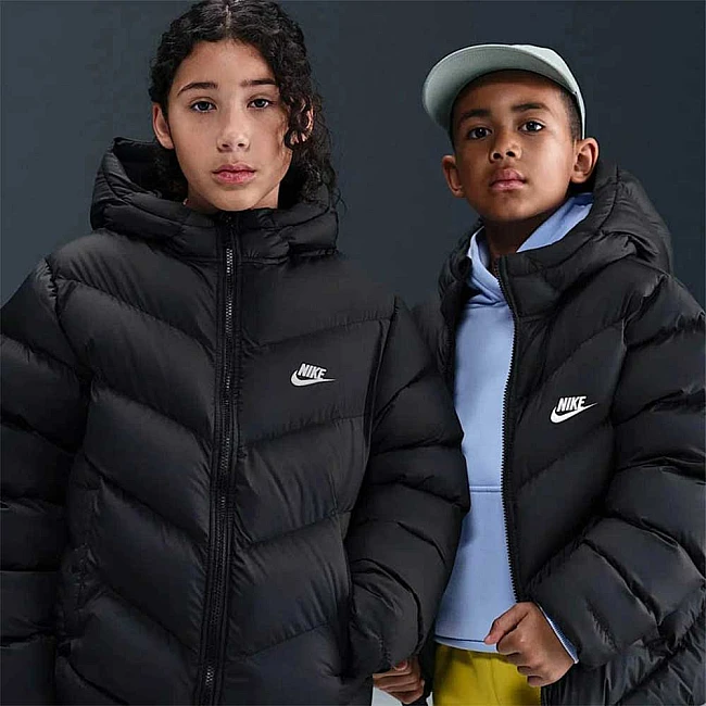 ДЕТСКО ЯКЕ NIKE HQ4976-010 NSW TF ADP PUFFER ЧЕРНО