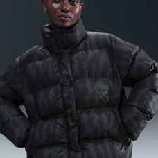 ДАМСКО ЯКЕ NIKE HV5101-010 NSW TF SYNFL METRO STRT PFR ЧЕРНО