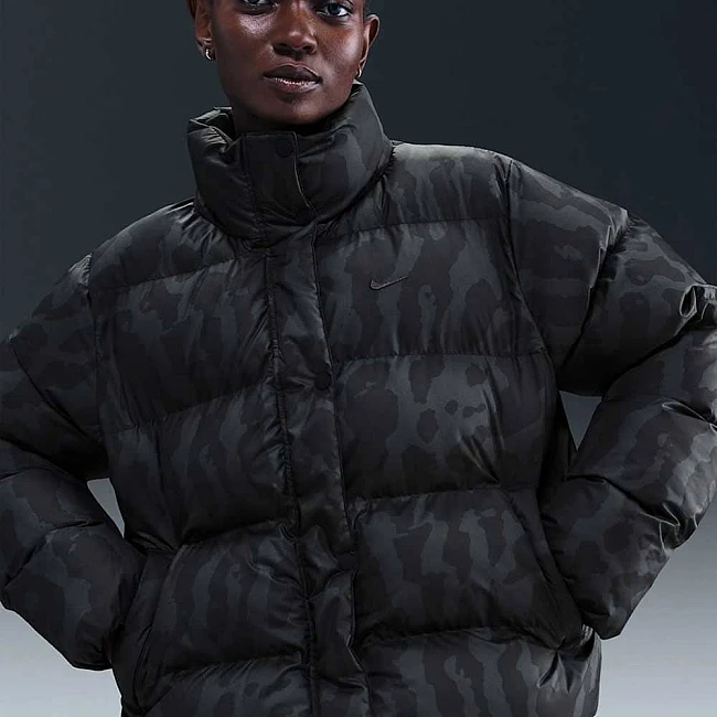 ДАМСКО ЯКЕ NIKE HV5101-010 NSW TF SYNFL METRO STRT PFR ЧЕРНО