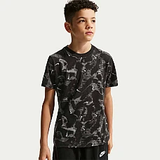ДЕТСКА ТЕНИСКА ЗА МОМЧЕ NIKE II0458-010 NSW TEE HBR AOP ЧЕРНА