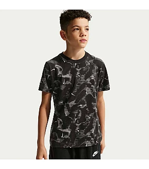 ДЕТСКА ТЕНИСКА ЗА МОМЧЕ NIKE II0458-010 NSW TEE HBR AOP ЧЕРНА