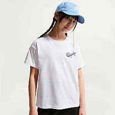 ДЕТСКА ТЕНИСКА ЗА МОМИЧЕ NIKE IR5190-100 NSW TEE BOY AIRBRUSH БЯЛА