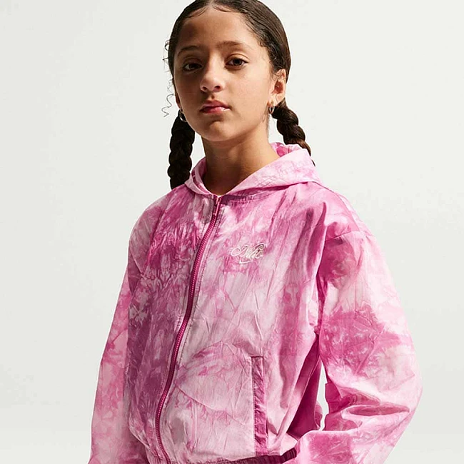ДЕТСКО ГОРНИЩЕ ЗА МОМИЧЕ NIKE IF1731-641 NSW WVN TRACK JKT GFX РОЗОВО