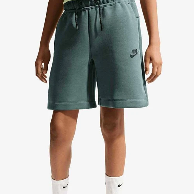 ДЕТСКИ КЪСИ ПАНТАЛОНИ ЗА МОМЧЕ NIKE HV1196-382 NSW TCH FLC SHORT PD ЗЕЛЕНИ