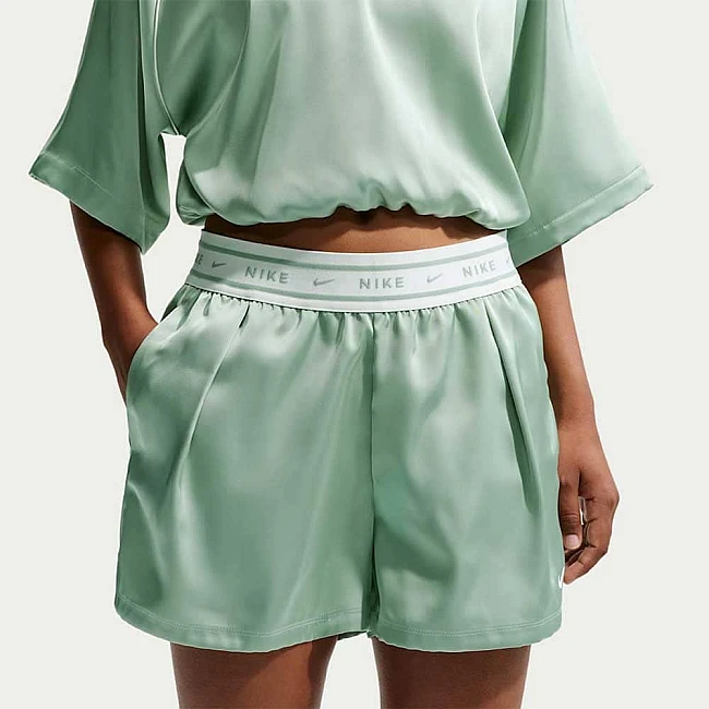ДАМСКИ КЪСИ ПАНТАЛОНИ NIKE IH1328-006 NSW OFFLN WVN STN SHORT ЗЕЛЕНИ