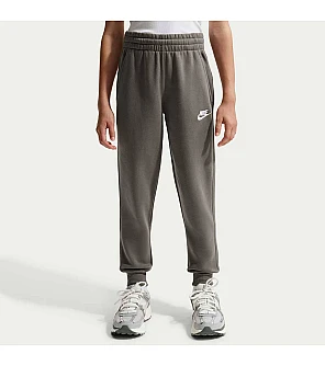 ДЕТСКО ДОЛНИЩЕ ЗА МОМЧЕ NIKE FD3004-289 NSW CLUB FLC JGGR LBR СИВО-КАФЯВО ДЕТСКО ДОЛНИЩЕ ЗА МОМЧЕ NIKE FD3004-289 NSW CLUB FLC JGGR LBR СИВО-КАФЯВО