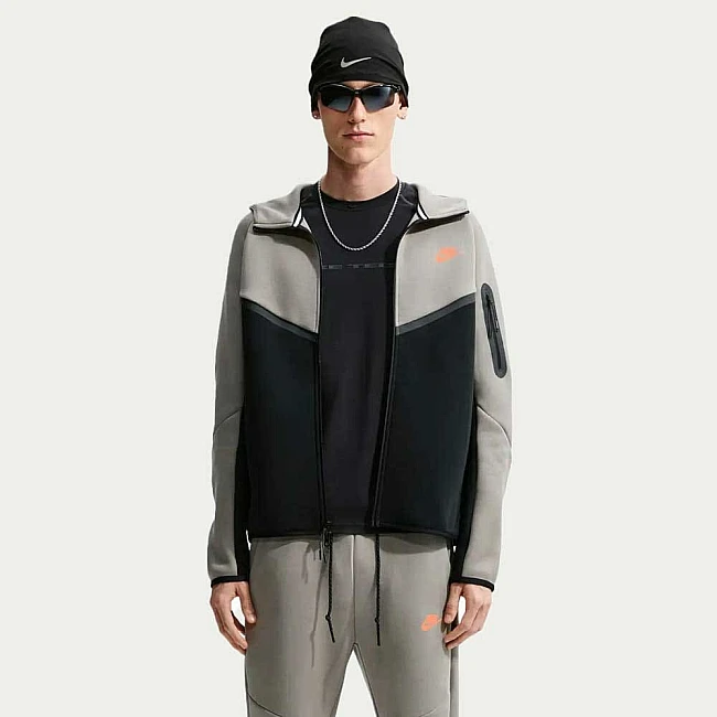 МЪЖКО ГОРНИЩЕ NIKE HV0949-321 TCH FLC FZ WR HOODIE БЛЕДОЗЕЛЕНО/ЧЕРНО