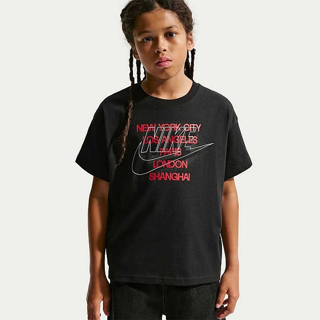 ДЕТСКА ТЕНИСКА ЗА МОМЧЕ NIKE IU3909-010 NSW TEE FUTURA REMIX ЧЕРНА