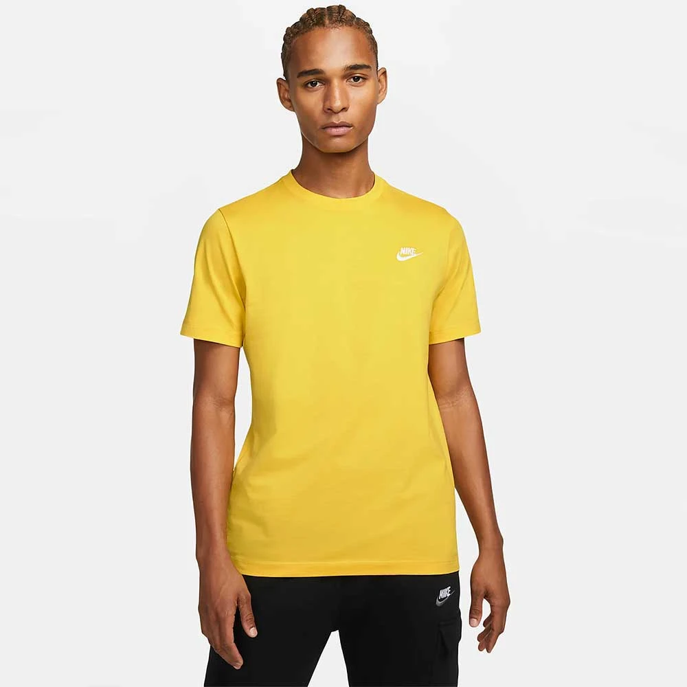 МЪЖКА ТЕНИСКА NIKE NSW CLUB TEE SULFUR - lotus-sport.bg
