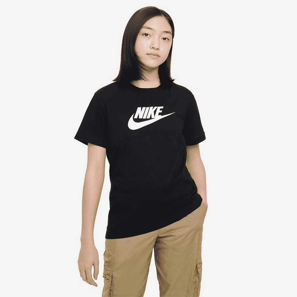 ДЕТСКА ТЕНИСКА ЗА МОМИЧЕ NIKE NSW TEE FUTURA SS BOY BLACK - lotus-sport.bg