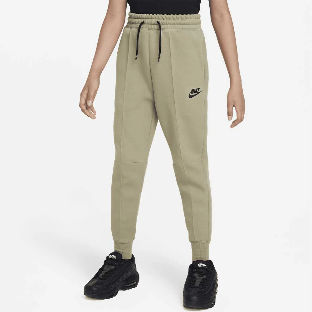 ДЕТСКО ДОЛНИЩЕ ЗА МОМИЧЕ NIKE NSW TCH FLC JGGR NEUTRAL OLIVE - lotus-sport.bg