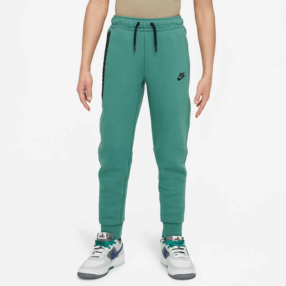ДЕТСКО ДОЛНИЩЕ ЗА МОМЧЕ NIKE NSW TECH FLC PANT ЗЕЛЕНО - lotus-sport.bg