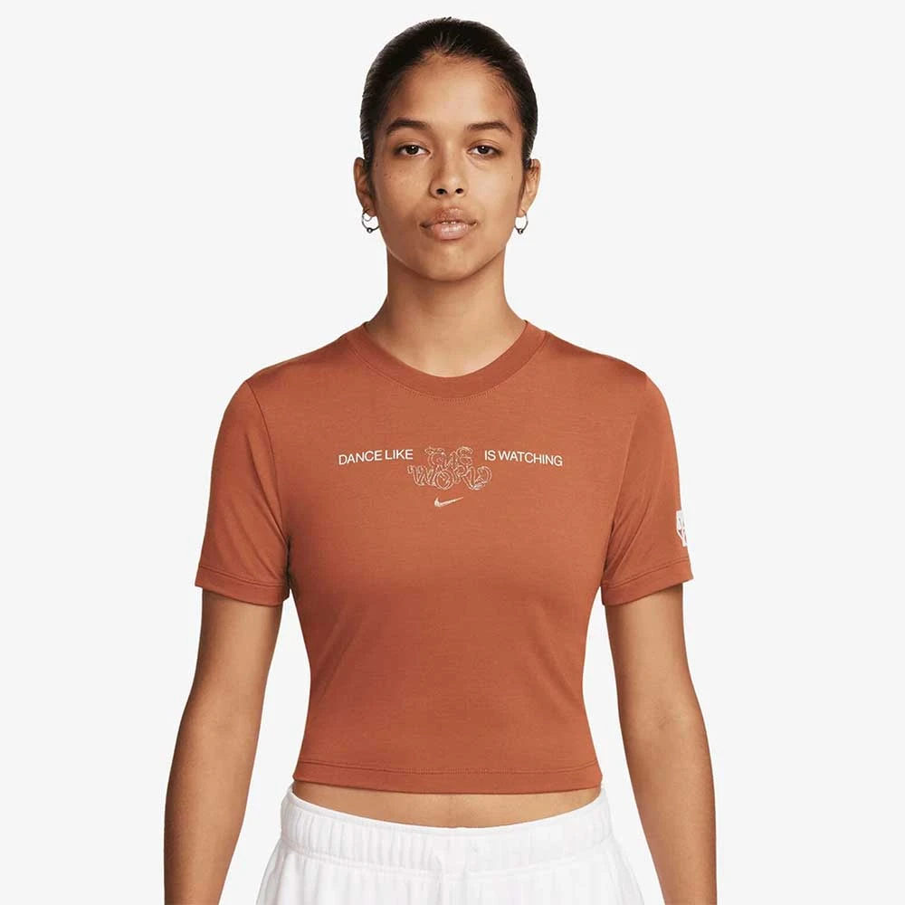 ДАМСКА ТЕНИСКА NIKE NSW TEE DANCE SS OLY ОРАНЖЕВО-КАФЯВА - lotus-sport.bg