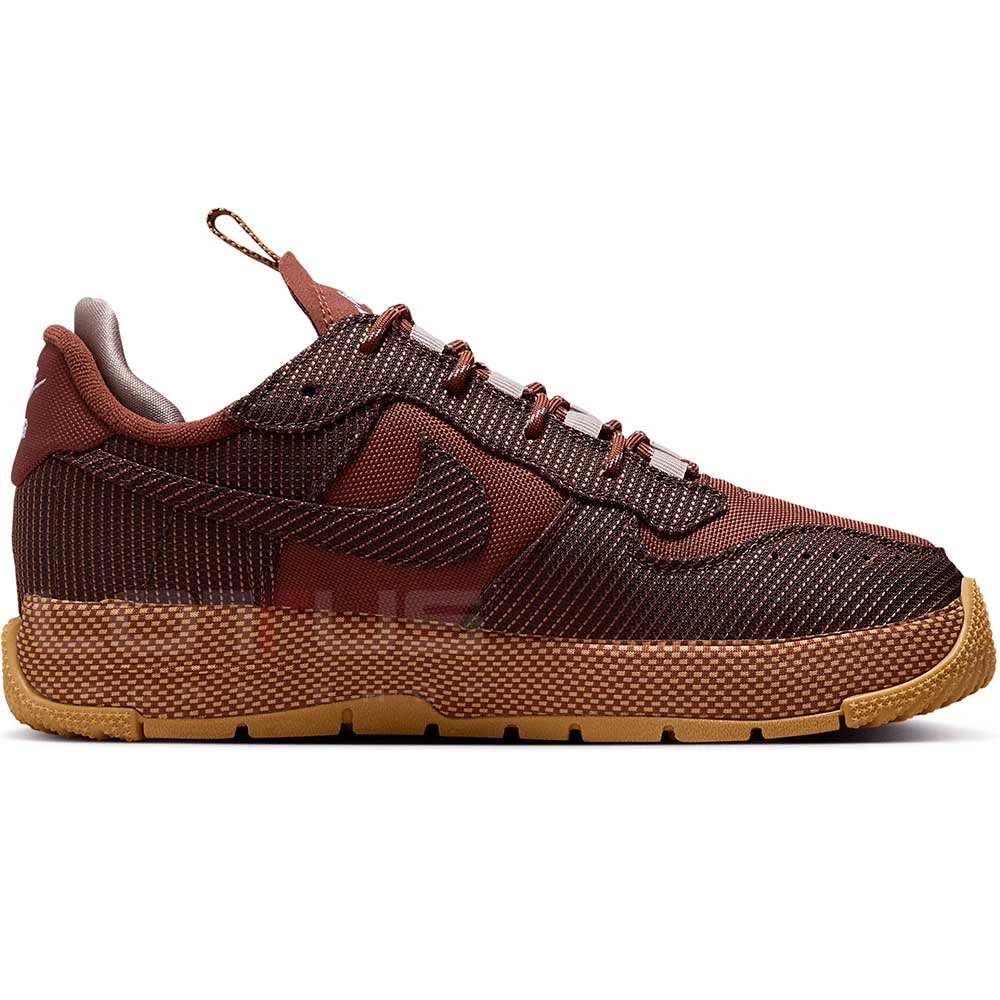 ДАМСКИ ОБУВКИ NIKE FB2348-202 AIR FORCE 1 WILD КАФЯВИ - lotus-sport.bg