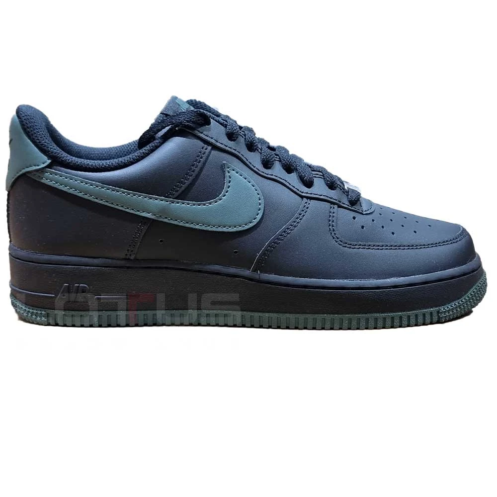 МЪЖКИ ОБУВКИ NIKE FJ4146-001 AIR FORCE 1 '07 ЧЕРНИ/ЗЕЛЕНИ - lotus-sport.bg