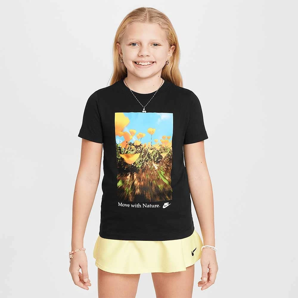 ДЕТСКА ТЕНИСКА ЗА МОМЧЕ NIKE HM5861-010 NSW TEE TD POPPY ЧЕРНА - lotus-sport.bg