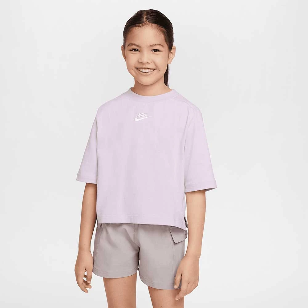 ДЕТСКА ТЕНИСКА ЗА МОМИЧЕ NIKE FN8589-537 NSW SS TOP JSY LBR БЛЕДОЛИЛАВА - lotus-sport.bg