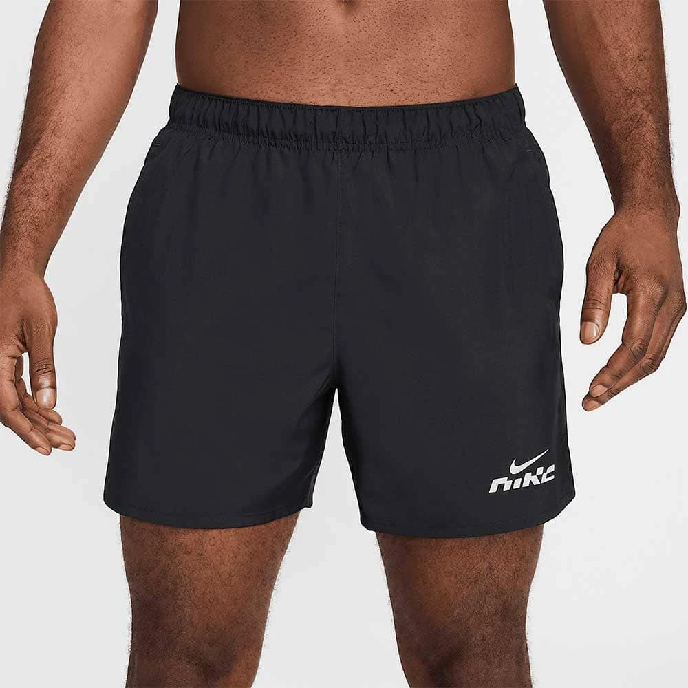 МЪЖКИ КЪСИ ПАНТАЛОНИ NIKE IB4129-010 DF CHLLGR 5IN BF FLASH SHORT ЧЕРНИ - lotus-sport.bg
