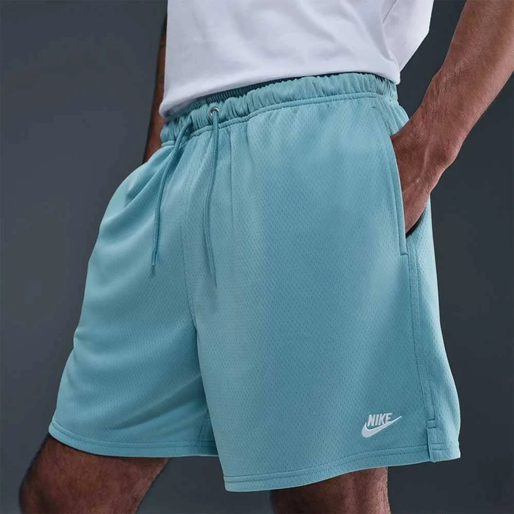 МЪЖКИ КЪСИ ПАНТАЛОНИ NIKE FN3514-464 CLUB FLOW MESH SHORT СВЕТЛОСИНИ - lotus-sport.bg