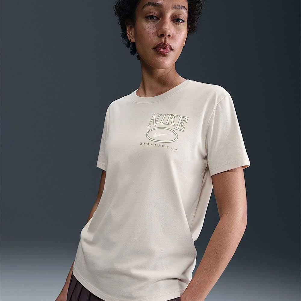 ДАМСКА ТЕНИСКА NIKE IB2447-104 NSW CLUB SS TEE CC БЕЖОВА - lotus-sport.bg