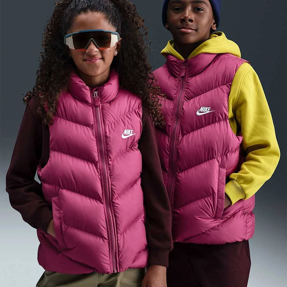 ДЕТСКИ ЕЛЕК NIKE HJ2537-634 NSW TF ADP PUFFER VEST ЧЕРВЕНО-ЛИЛАВ - lotus-sport.bg