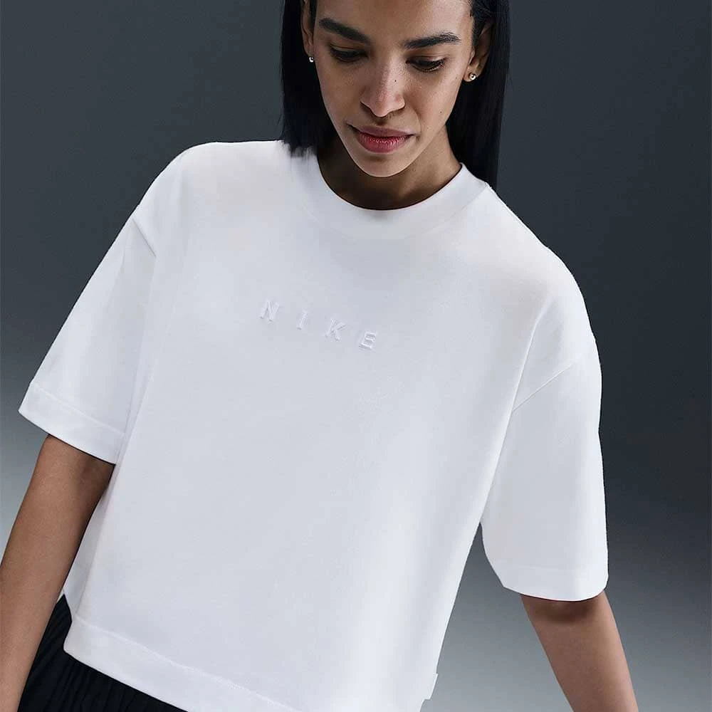 ДАМСКА ТЕНИСКА NIKE HV4955-100 NSW LUXE SS TEE BOXY БЯЛА - lotus-sport.bg