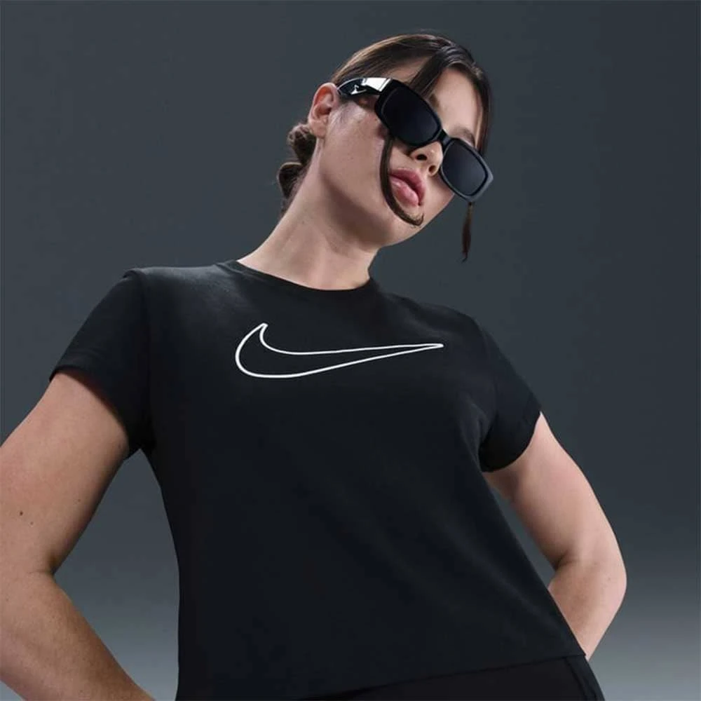 ДАМСКА ТЕНИСКА NIKE HV5002-010 NSW CLUB SS TEE HBR MD ЧЕРНА - lotus-sport.bg