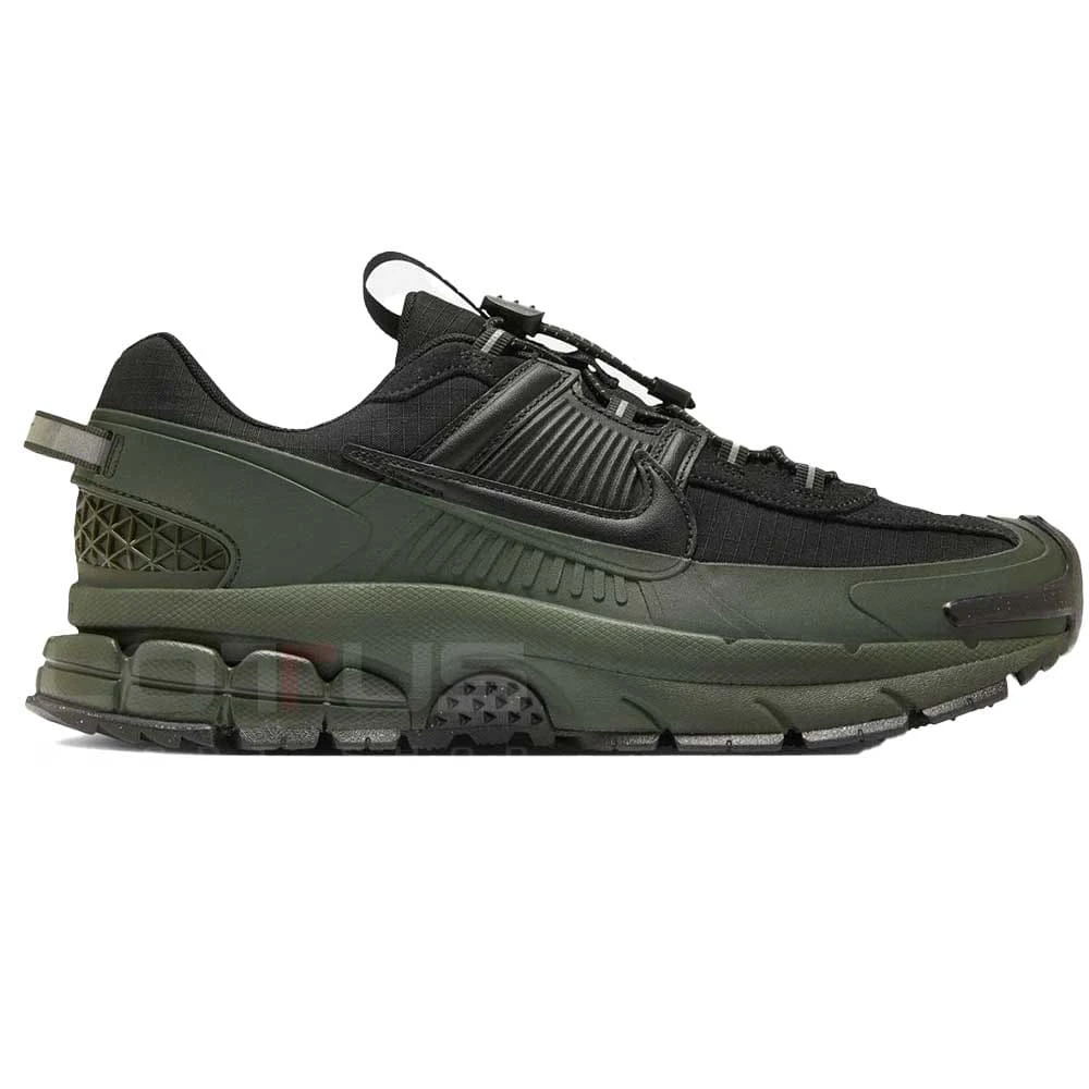МЪЖКИ МАРАТОНКИ NIKE FV2295-300 ZOOM VOMERO ROAM ТЪМНОЗЕЛЕНИ - lotus-sport.bg