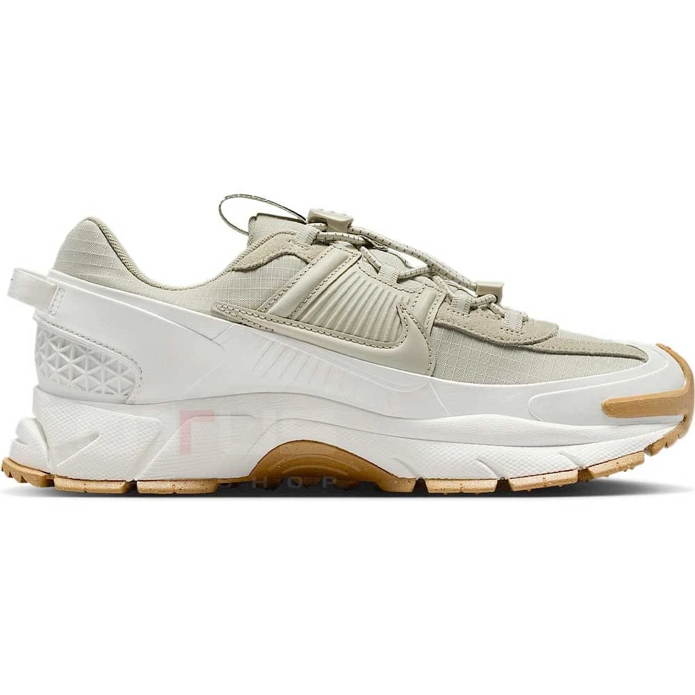ДАМСКИ МАРАТОНКИ NIKE HQ2181-100 ZOOM VOMERO ROAM БЕЖОВИ - lotus-sport.bg