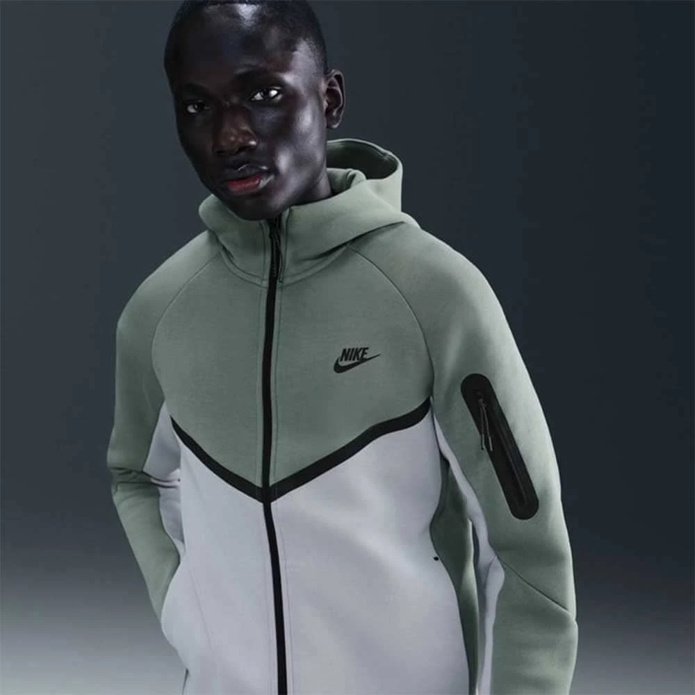 МЪЖКО ГОРНИЩЕ NIKE HV0949-365 TCH FLC FZ WR HOODIE ЗЕЛЕНО/СИВО - lotus-sport.bg