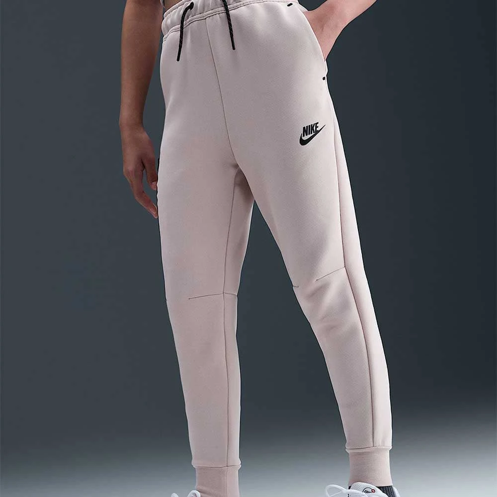 ДЕТСКО ДОЛНИЩЕ ЗА МОМИЧЕ NIKE HV8698-667 NSW TCH FLC JGGR - PD БЛЕДОРОЗОВО - lotus-sport.bg