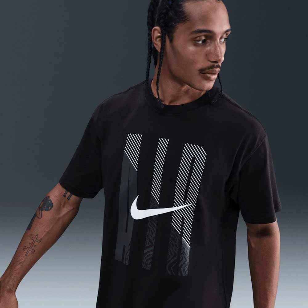 МЪЖКА ТЕНИСКА NIKE HV0135-010 NSW TEE M90 NIKE AIR HO25 ЧЕРНА - lotus-sport.bg