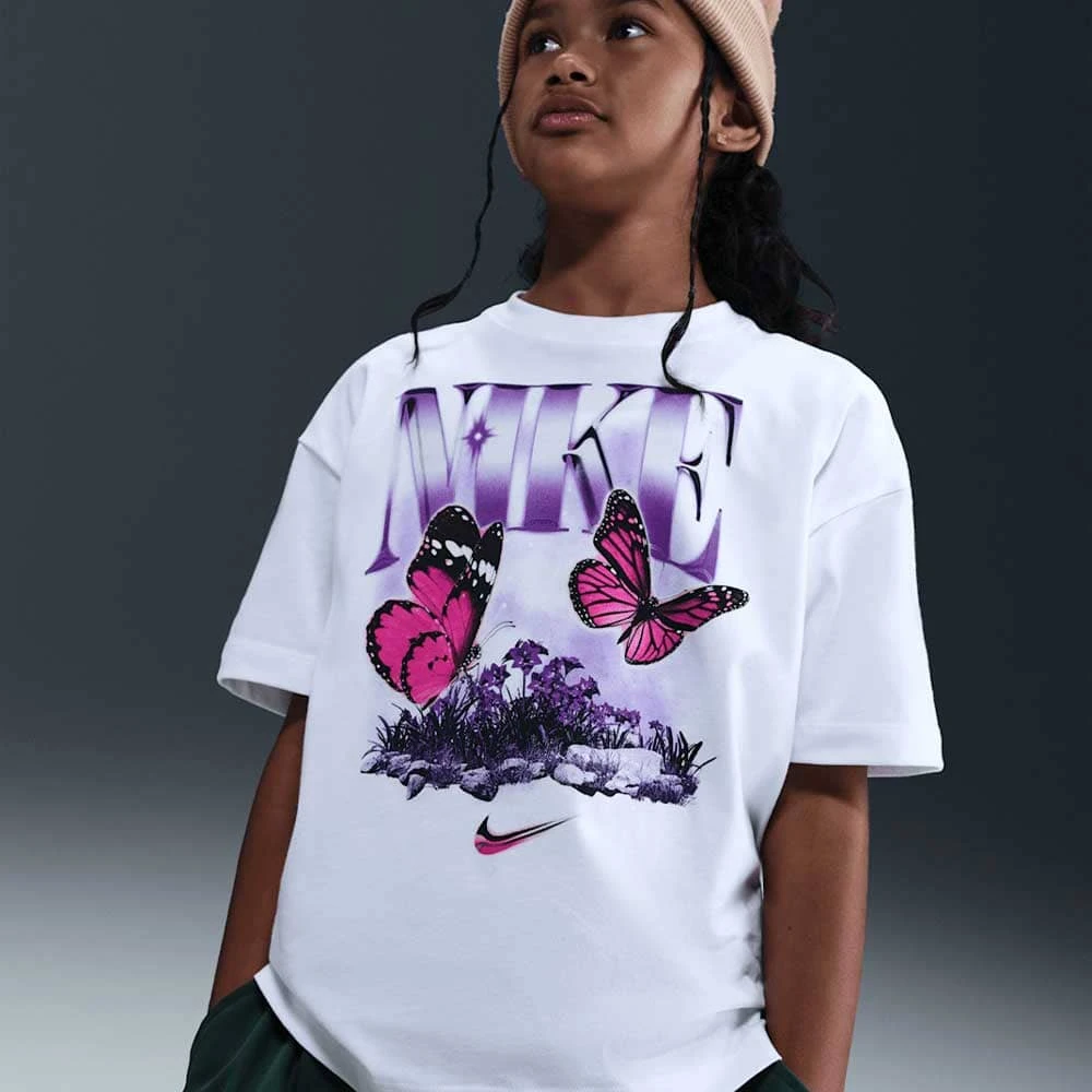 ДЕТСКА ТЕНИСКА ЗА МОМИЧЕ NIKE IF2536-100 NSW TEE BUTTRFLY OS БЯЛА - lotus-sport.bg